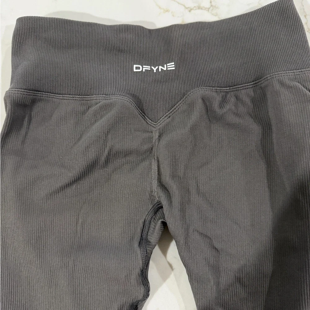 DFYNE Women’s Ribbed High-Waist Leggings - Mauve and Charcoal - Picture 6 of 7